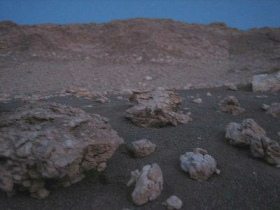 Valle de la Luna (18): llanura de
                                piedras [55]