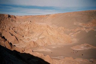 Valle de la Muerte (07): calle sin
                                salida, llanura de desierto con montaas
                                alrededor [74]