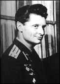 Vladimir Ilyushin/
Iljuschin als junger Pilot, Portrait. Vladimir Ilyushin/ Iljuschin als junger
Pilot, Portrait.