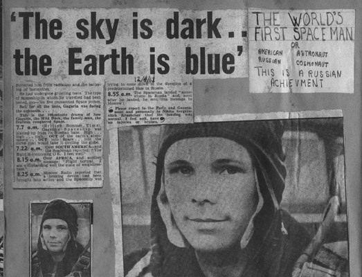 Schlagzeilen
                        ber Gagarin in den "USA": Sie glauben
                        alle, er sei im Weltall gewesen, ohne dass es
                        ein einziges Foto vom "Weltraumflug"
                        gibt