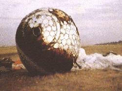 Gagarins angebliche Landekapsel im
                        Grnen