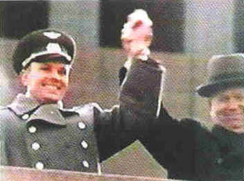 Gagarin und Chruschtschow im Auto