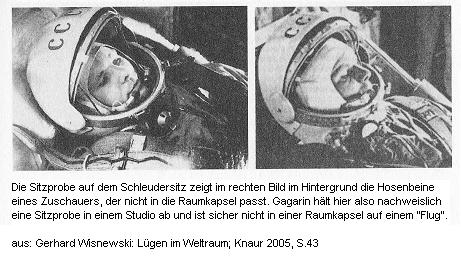 Juri Gagarins
                        Sitzprobe auf einem Schleudersitz mit
                        Hosenbeinen einer anderen Person im Hintergrund