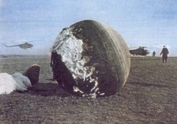 Gagarin's alleged landing capsule
                                on a meadow with recovery by
                                helicopters.