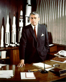 May 1964: Wernher von Braun in his office in
Marshall Center with a posture like a president. May 1964: Wernher von Braun in his office in
Marshall Center with a posture like a president.