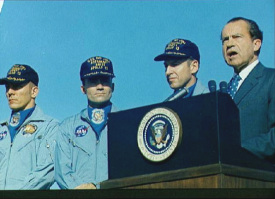 Speech of Nixon with Apollo 13
                                  astronauts.