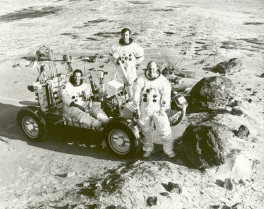 Apollo 16 training foto no.
                                  72-h-249: The astronauts with the
                                  Rover.