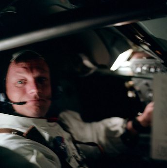 Apollo 11 photo no. AS11-36-5291: Neil
                        Armstrong is said to be here on the space trip
                        in the command module, and this without helmet,
                        an impossibility