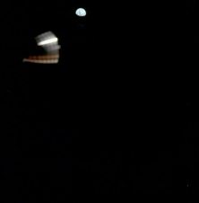 Apollo 11, Foto Nr.
                        AS11-01-anflug-d-37-5435: Die NASA behauptet,
                        dies sei ein "Blick zurck" vom
                        Mondflug von der "Mondlandefhre" aus
                        in Richtung Erde nach einer Drehung im
                        "Landeanflug zum Mond", nun mit einer
                        RCS-Steuerdse der "Mondlandefhre" im
                        Foto