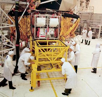 Training for Apollo 15, foto no.
71-HC-682: The wrapped "moon car",
April 1971 ca. Training for Apollo 15, foto no. 71-HC-682:
The wrapped "moon car", April 1971
ca.