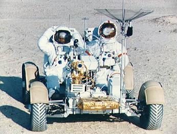 Training of Apollo 15, foto
no. S71-39867: Scott and Irwin seat in the
"moon car" during a simulation
training with a "moon surface" at
Kennedy Space Center (KSC), katalogue date 30.
June 1971. Training of Apollo 15, foto no.
S71-39867: Scott and Irwin seat in the
"moon car" during a simulation
training with a "moon surface" at
Kennedy Space Center (KSC), katalogue date 30.
June 1971.