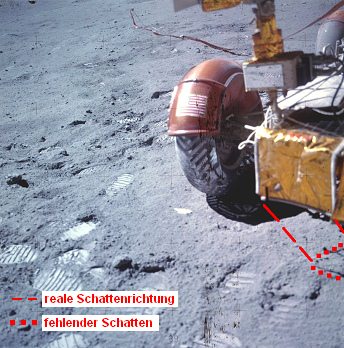 Apollo 16
Foto-Nr. AS16-110-18669: Fehlende Schatten an
der Frontseite des "Mondautos" LRV Apollo 16 Foto-Nr. AS16-110-18669: Fehlende
Schatten an der Frontseite des
"Mondautos" LRV