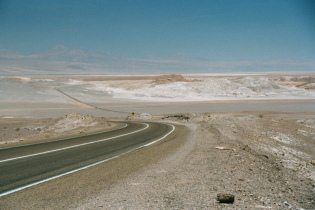 Atacama desert 30: road between San Pedro
                        and CalamaStrasse zwischen San Pedro und Calama