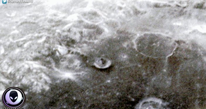 Verheimlicht uns Nasa einen Alien-St�tzpunkt
                    auf dem Mond?