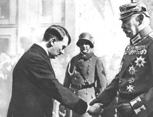 Hindenburg
              �bertr�gt Hitler die Macht an der Garnisonskirche 1933