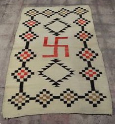 Navajo-Ureinwohner, Hakenkreuz (Swastika) als Symbol der Navajo-Schpfungsgeschichte auf einem Wollteppich im Zentrum