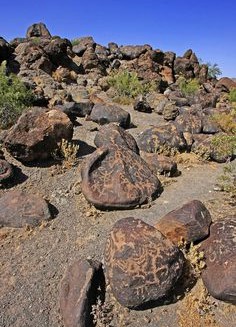 Hakenkreuze (Swastikas) als Symbol fr die Schpfungsgeschichte auf Steinzeichnungen der Ureinwohner in den "USA"