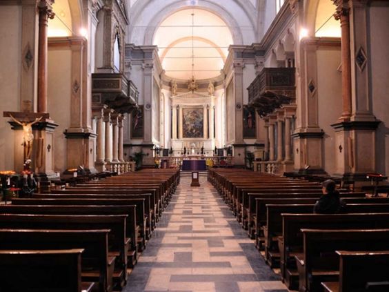 Hakenkreuzmuster mit Swastikas im Kirchenboden von San Giorgi Braida in Verona