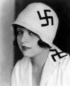 Hakenkreuze in Hollywood, Clara Bow mit Hakenkreuzen (Swastikas) in den 1920er Jahren