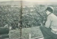 Ein
weiteres der Rheinwiesenlager in Deutschland mit
deutschen Kriegsgefangenen, Sommer 1945 Ein
weiteres der Rheinwiesenlager in Deutschland mit
deutschen Kriegsgefangenen, Sommer 1945