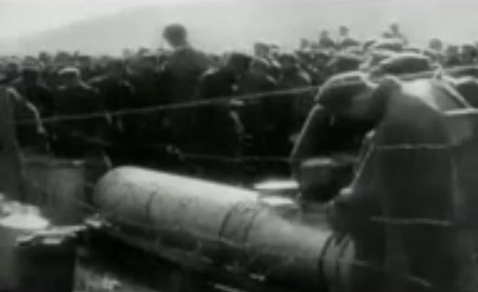 Water station in a Rhine meadow camps
                            adding chlorine and the queue (20min.
                            31sec.)