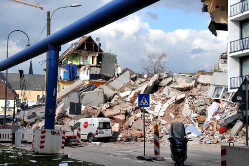 Stadtarchiv in Tr�mmern mit Strasse