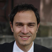 Pionier-Historiker Daniele
                    Ganser, der die kriminelle NATO endlich beim Namen
                    nennt und als aggressiv-zerst�rerische Kraft
                    darstellt