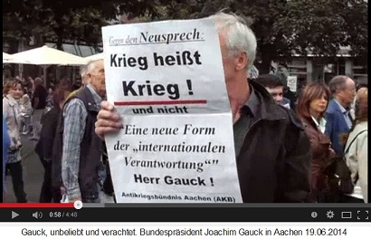 Protestschild des Antikriegsbündnis
                            Aachen (AKB): "Gegen den Neusprech:
                            Krieg heisst Krieg! Und nicht: "Eine
                            neue Form der 'internationalen
                            Verantwortung' ", Herr Gauck!