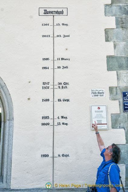 Passau 19.7.2021: Hochwassermarken - 1501
wars am höchsten, als es noch KEINEN
Verbrennungsmotor gab Passau 19.7.2021:
Hochwassermarken - 1501 wars am höchsten, als es
noch KEINEN Verbrennungsmotor gab