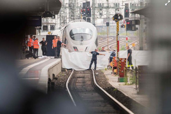HB Frankfurt 29.7.2019: Mord an Kind 8
              Jahre, ICE abgesperrt 01