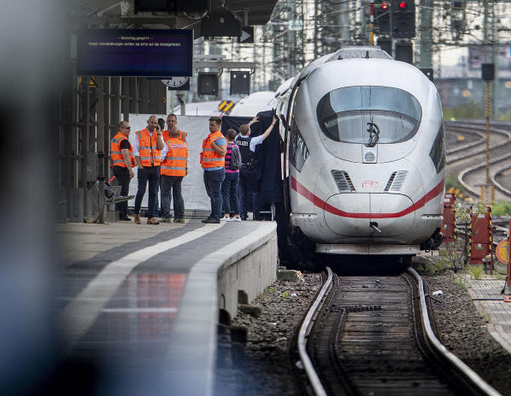 HB Frankfurt 29.7.2019: Mord an Kind 8
              Jahre, ICE abgesperrt 03