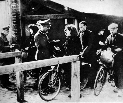 Zonengrenze, Kontrolle 1940 bis Ende
1942 Zonengrenze, Kontrolle 1940 bis
Ende 1942