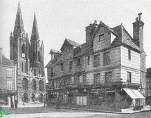 Saint-L� vor 1940,
                                              Hauszeile und Kathedrale
