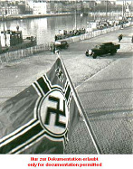 Le Havre, Quai George V. mit
                            Hakenkreuzfahne 1941 ca.