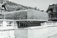 Le Havre, Bunker im Quartier Sainte
                            Adresse in Gartenmauer integriert 1943