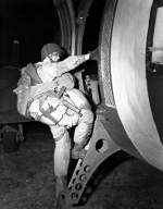 GB Luftlandetruppen, Einstieg mit
                              Gep�ck 5.6.1944