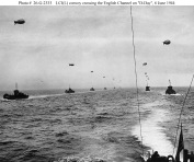 Schiffskonvoi mit Infanterie-Landungsbooten
                      (Landing Craft Infantery Large (LCIL) mit
                      Fesselballons