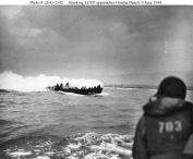 6.6.1944 Strand
                                                  Omaha erste
                                                  Landungswelle,
                                                  Sturmboot getroffen