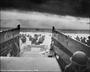 6.6.1944 Strand Omaha erste
                              Landungswelle Soldaten waten 01
                              (seekrank)