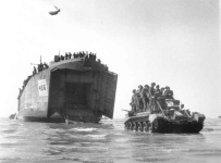 6.6.1944 Strand Omaha, Panzerfrachter
                              mit Panzer, ein Cromwell