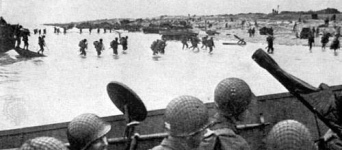 6.6.1944 Strand Utah,
                              "US"-Soldaten waten,
                              Schwimmpanzer im Hintergrund