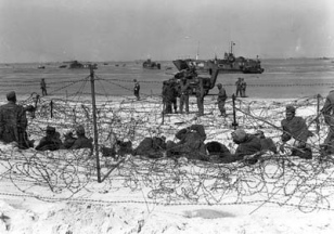 6.6.1944 Strand Utah, deutsche
                    Gefangene in Stacheldrahtbereich