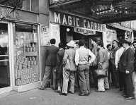 6.6.1941 Heimatfront "USA"
                              Schlangen vor Zeitungsaushang in N.Y.