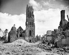 Saint-L�, Ruinen
                                                mit Kathedrale Notre
                                                Dame