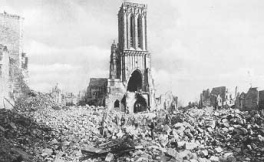 Ca�n in Ruinen 02, Kathedrale in
                              Mondlandschaft 1944