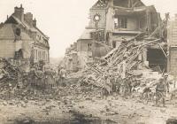 Roye, Rathaus in
Ruinen 1919 Roye,
Rathaus in Ruinen 1919