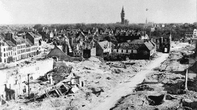 Calais, das Zentrum in Ruinen nach deutschem
Bombardement, Mai 1940 Calais, das
Zentrum in Ruinen nach deutschem Bombardement, Mai 1940