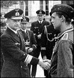 Dönitz erreicht
Lorient, Juni 1940 Dönitz erreicht
Lorient, Juni 1940