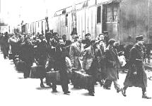 Paris, Abtransport von Juden mit dem Zug
                          in die KZs Pithiviers und Beaune-la-Rolande in
                          der Loire-Region, Mai 1941 ca.
