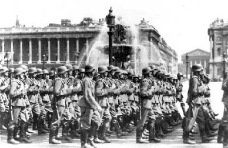 Paris,
                Wehrmachts-Dfil 9.7.1941